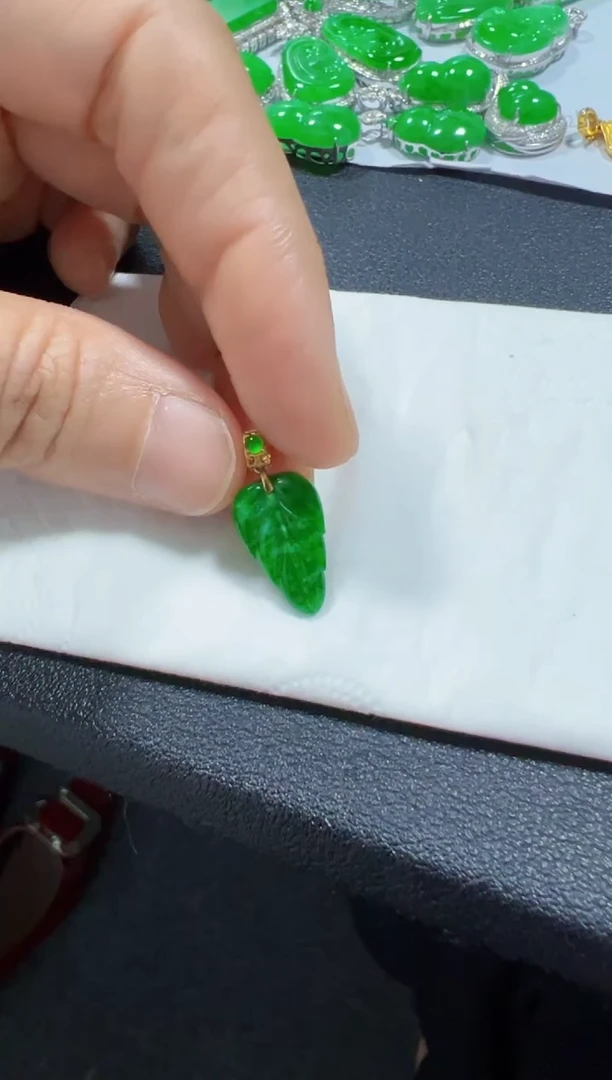 吊坠(不含链)18K金镶嵌翡翠380