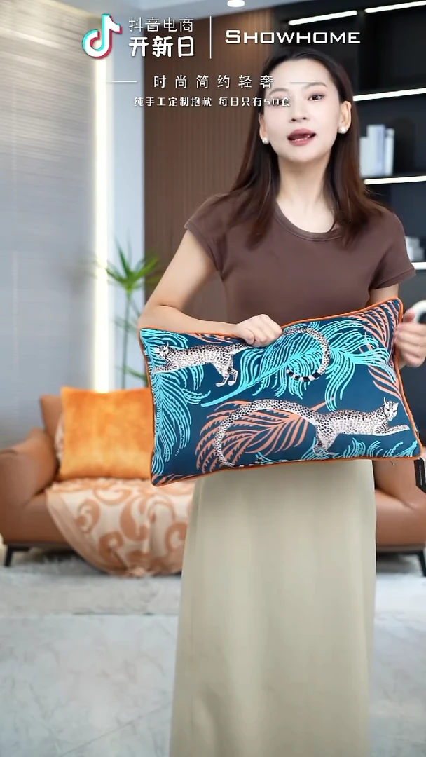 化纤豹纹图案腰枕30X50