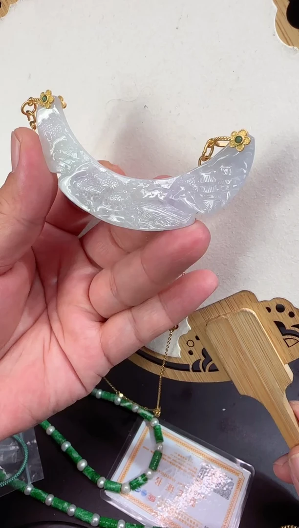 【闪购商品】翡翠颈饰未镶嵌牌子