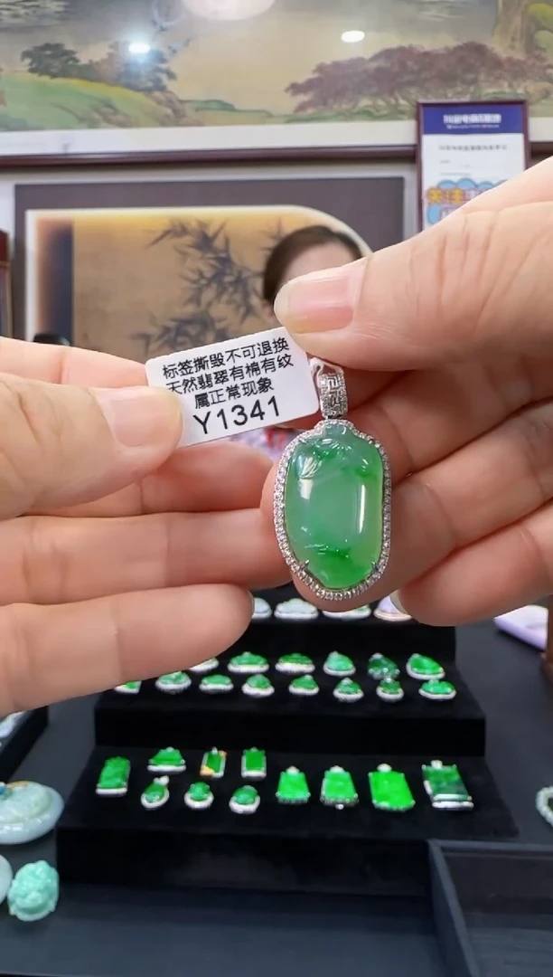 颈饰18K金镶嵌翡翠Y1341福果