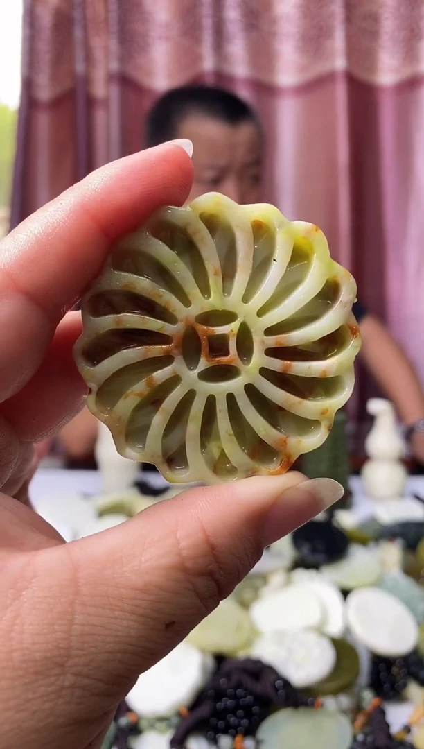 岫玉未镶嵌挂件