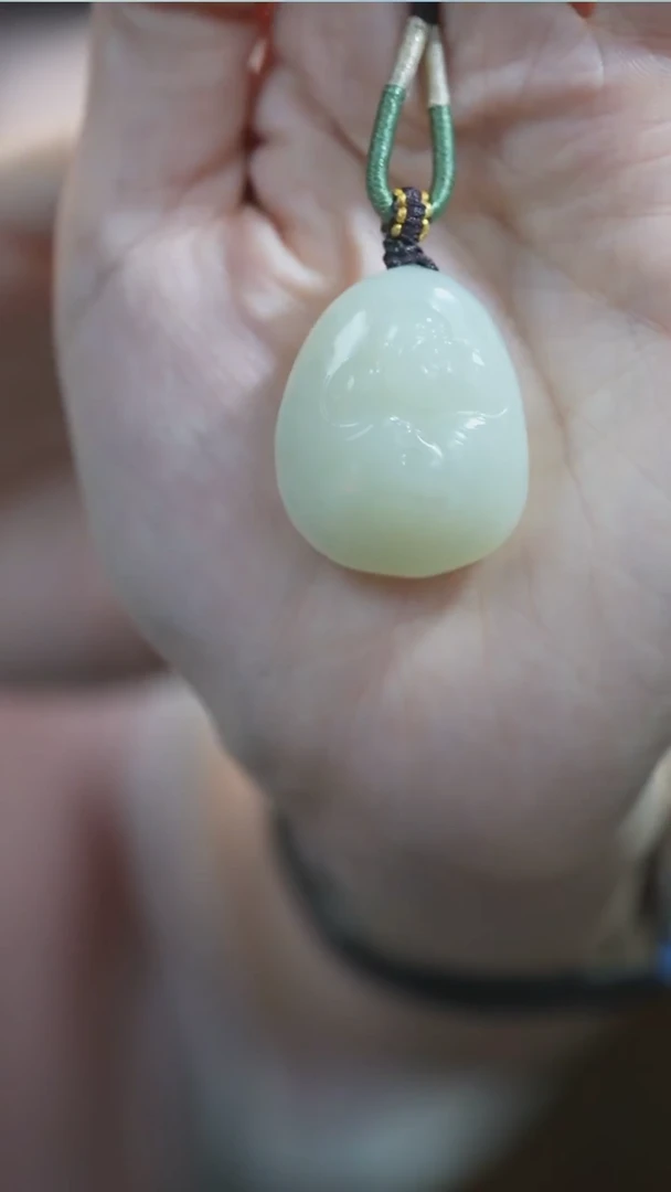 颈饰未镶嵌和田玉佛