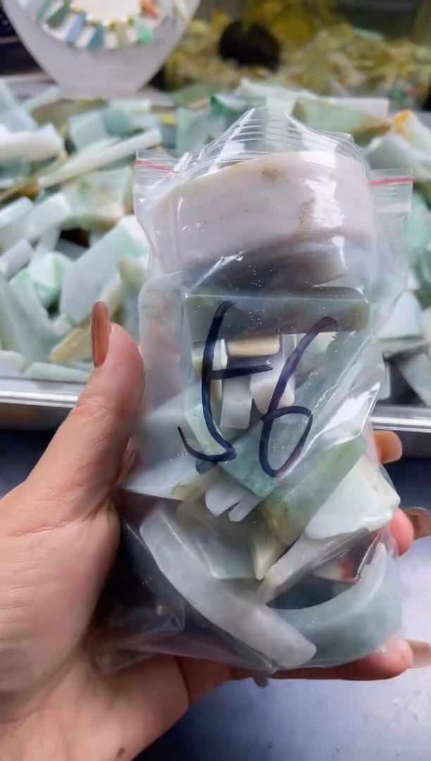 配石翡翠天然翡翠大号500克送镯心56