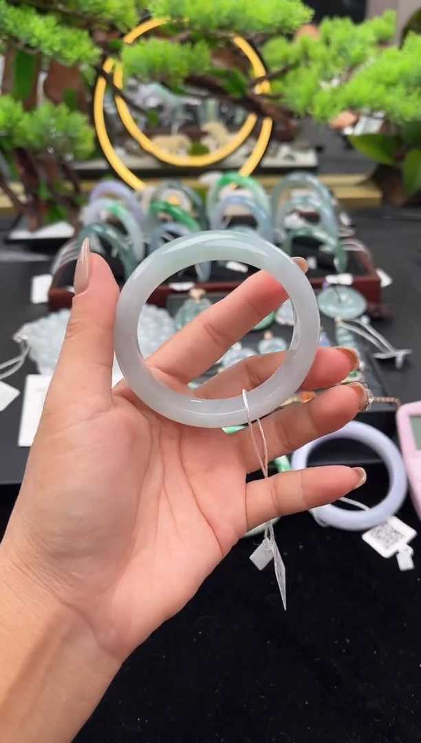 未镶嵌手镯翡翠手镯