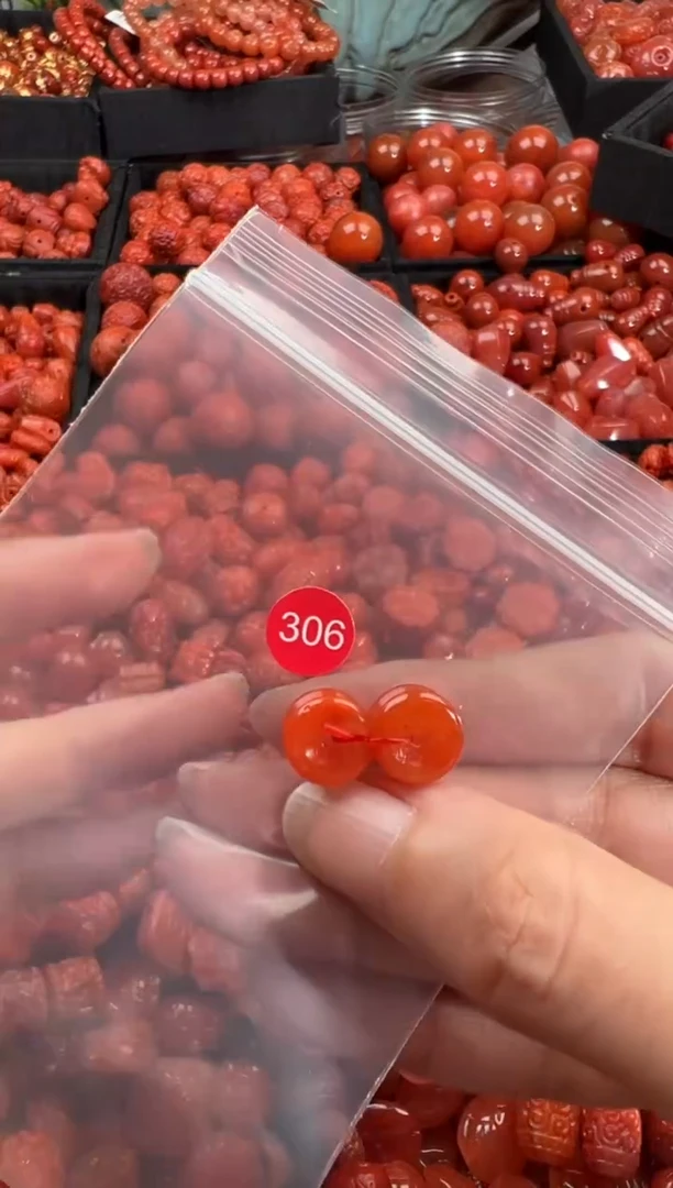 南红玛瑙未镶嵌颈饰1