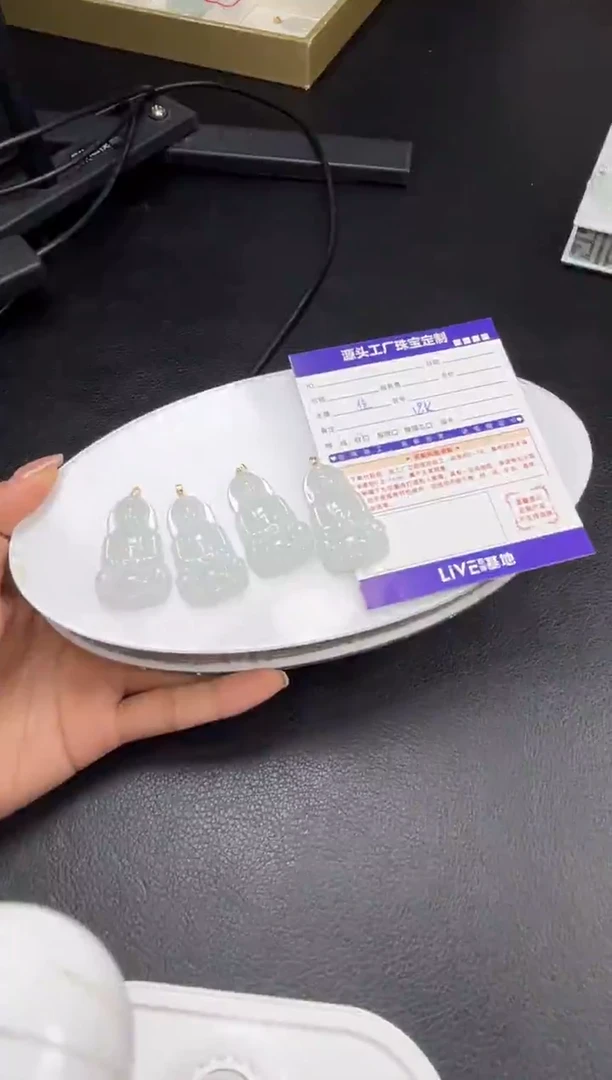 18K金镶嵌挂件翡翠观音多样性发一件