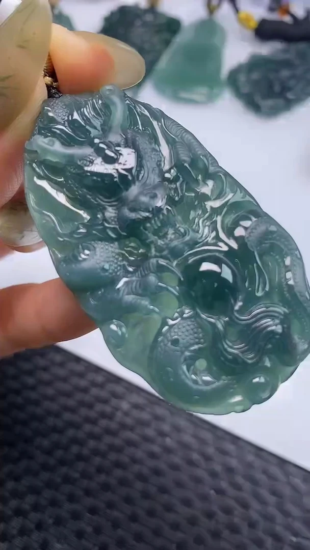 颈饰未镶嵌翡翠