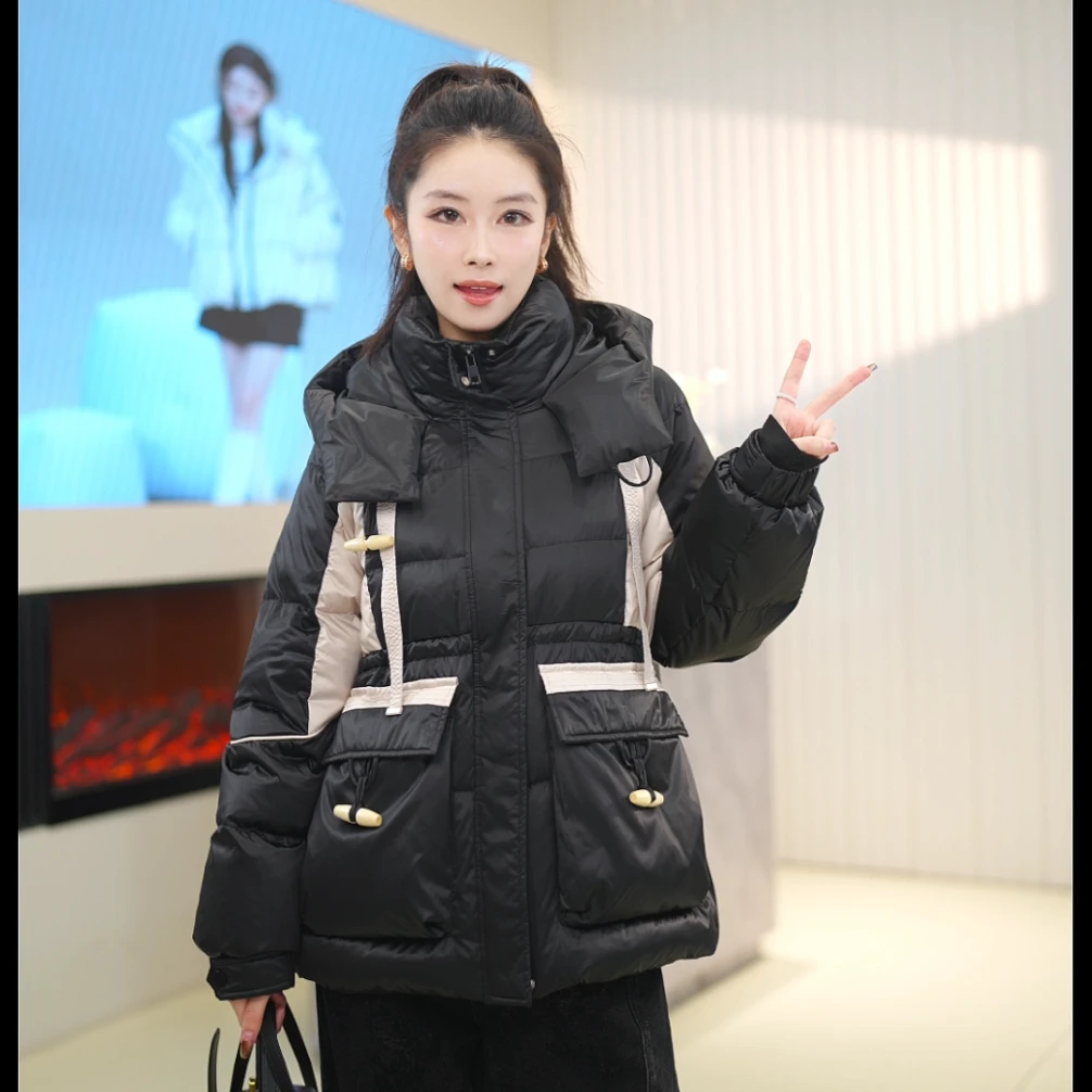 YAYA/鸭鸭冬季新款保暖休闲90绒时尚百搭连帽宽松运动羽绒服收腰
