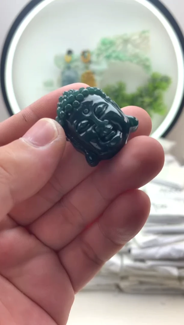 颈饰未镶嵌翡翠佛头