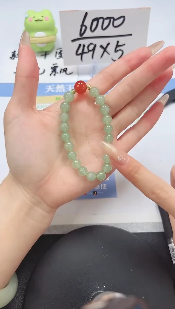 【闪购商品】石英质玉手镯未镶嵌绿色手链红