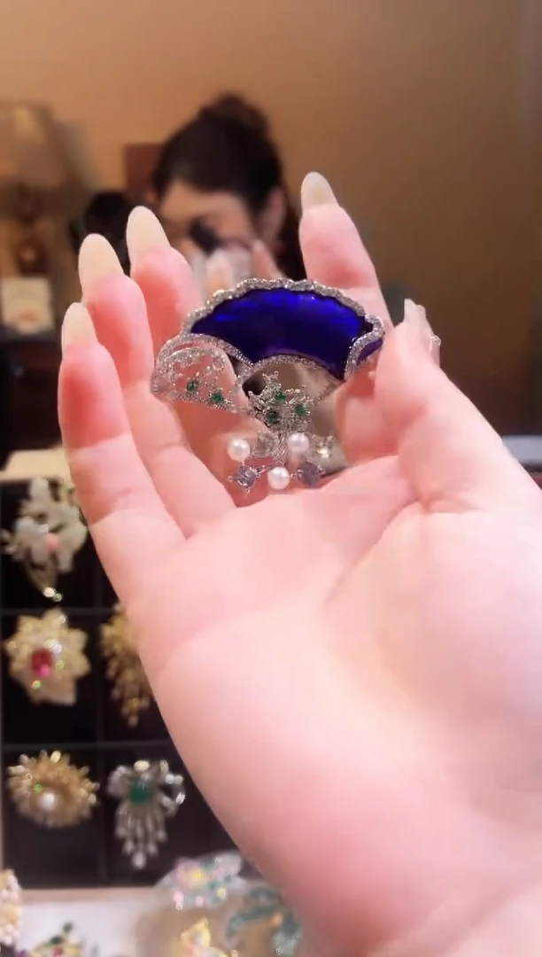 合成立方氧化锆铜合金扇子