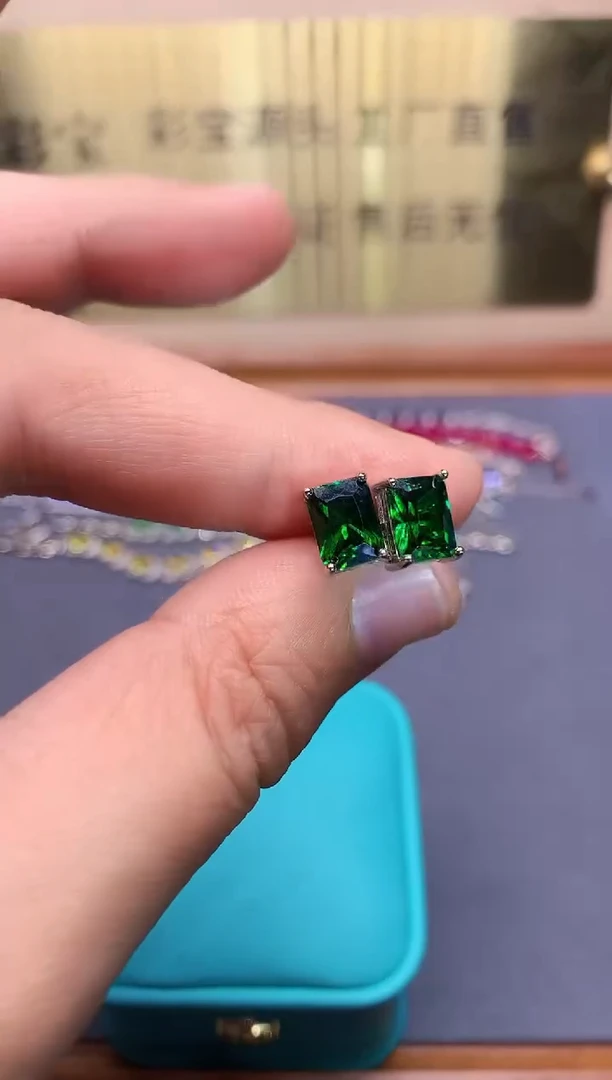 【闪购商品】透辉石耳钉银S925镶嵌........
