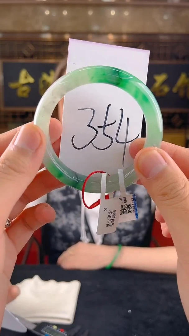 未镶嵌手镯石英质玉（非洲翠）微瑕介意勿拍