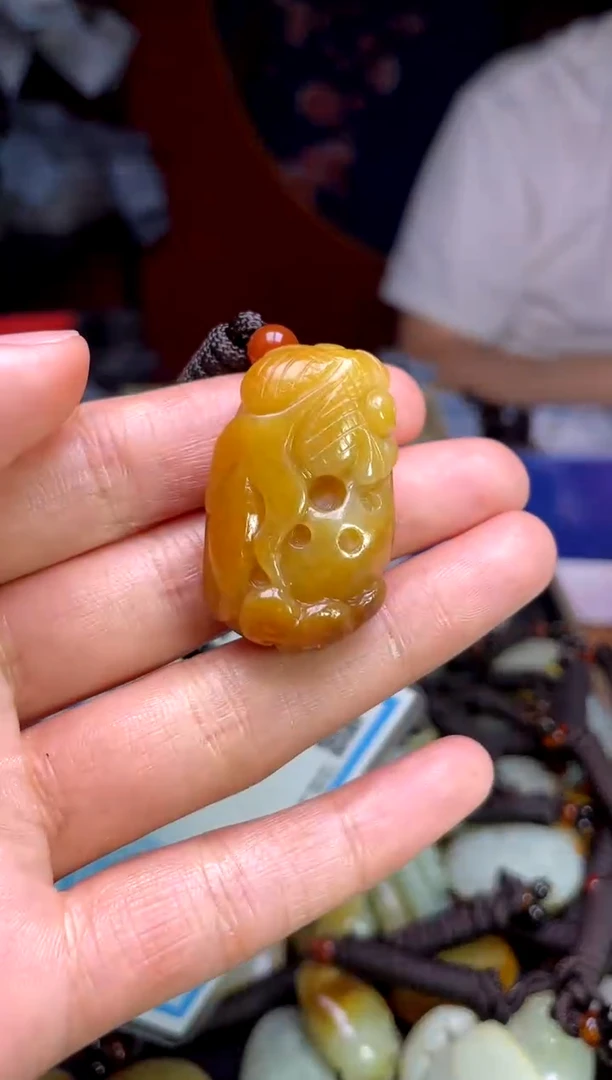 和田玉未镶嵌颈饰1