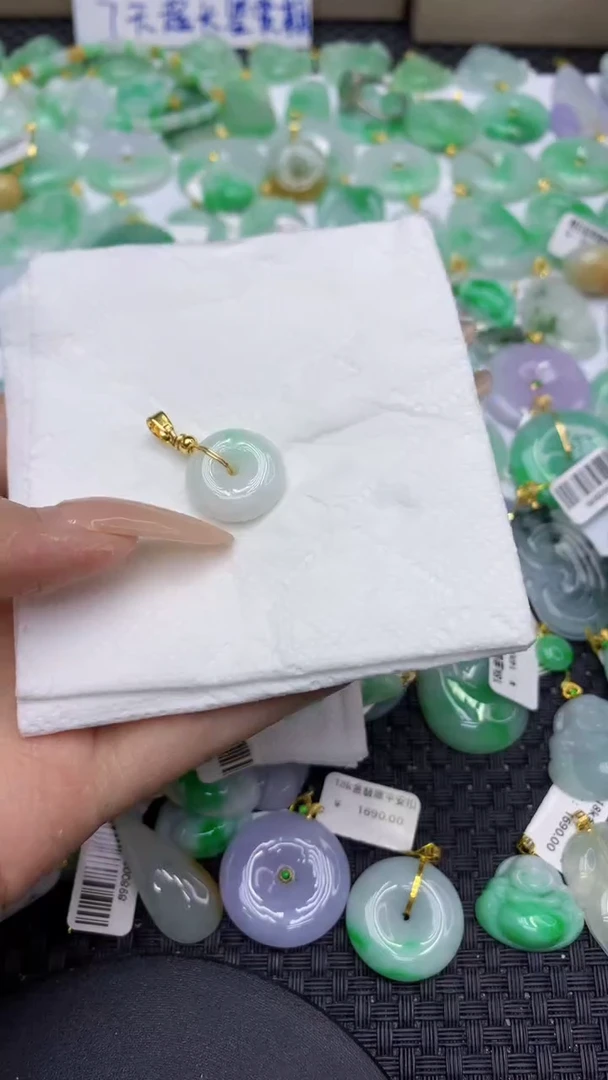 翡翠未镶嵌颈饰天然缅甸A货翡翠