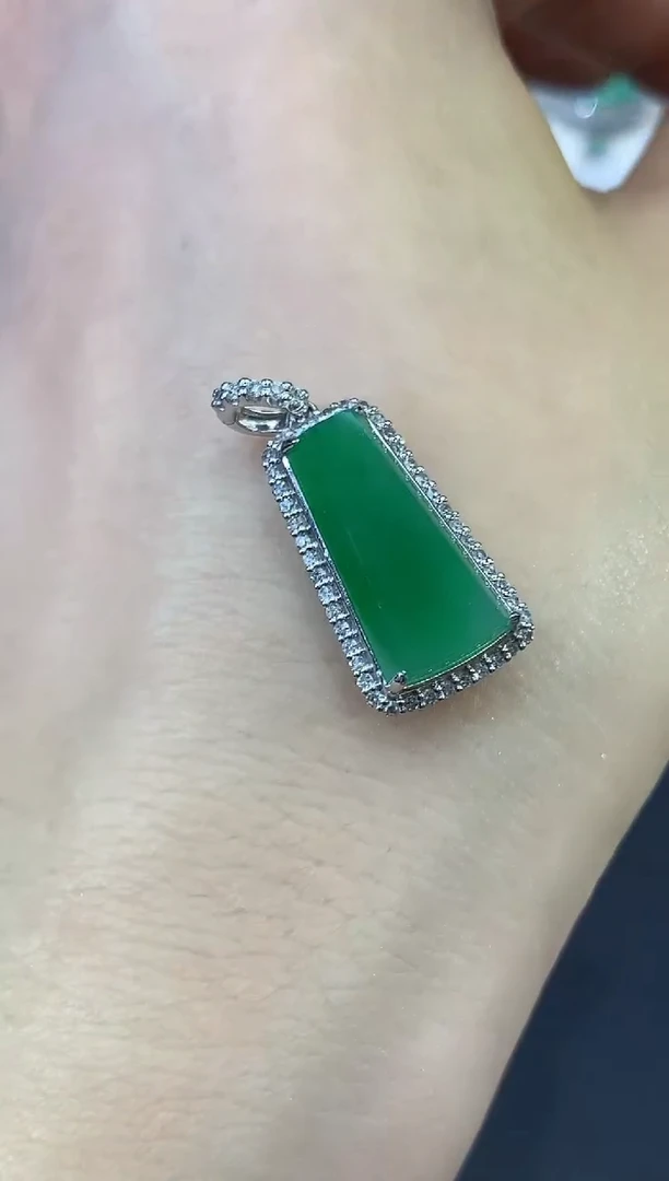 吊坠(不含链)18K金镶嵌翡翠B146