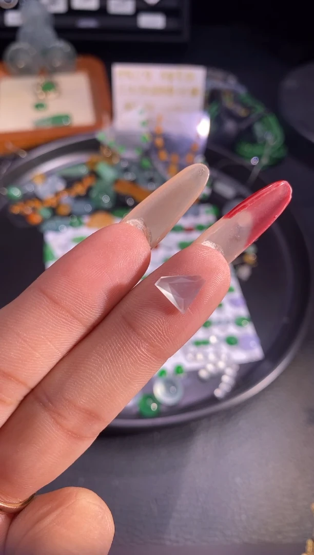 【闪购商品】翡翠挂件未镶嵌切割