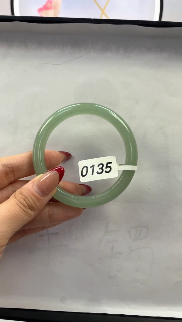 未镶嵌手镯石英质玉0135