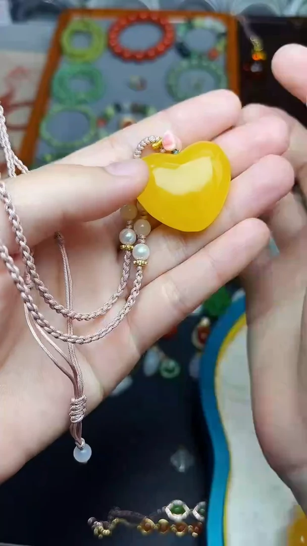 蜜蜡颈饰未镶嵌爱心 06