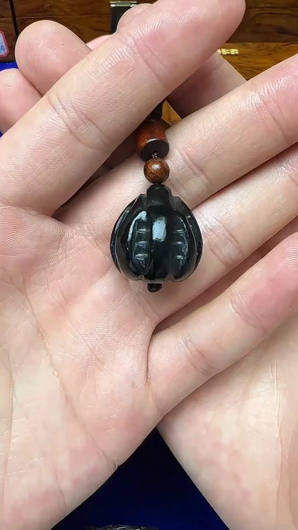 未镶嵌和田玉挂件红**饰1