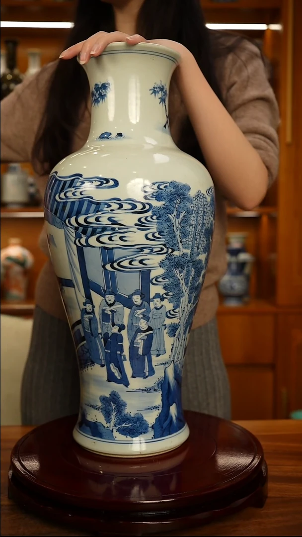 仿清瓷我**刘青花人物赏瓶一只