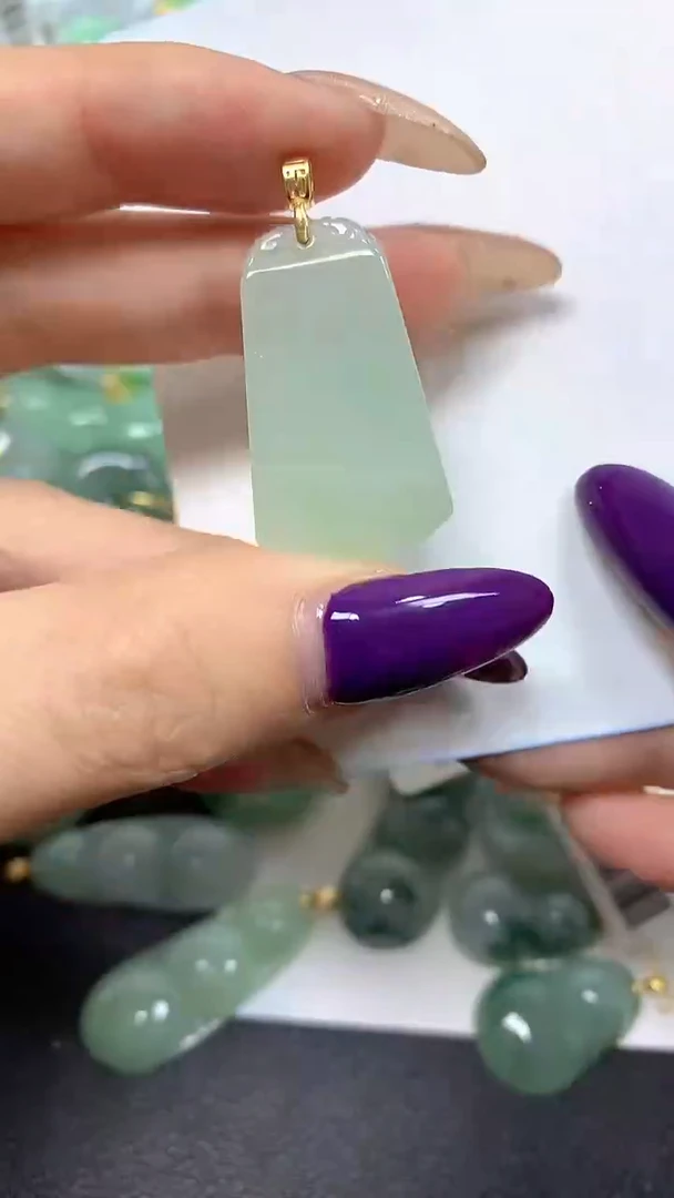 颈饰未镶嵌翡翠