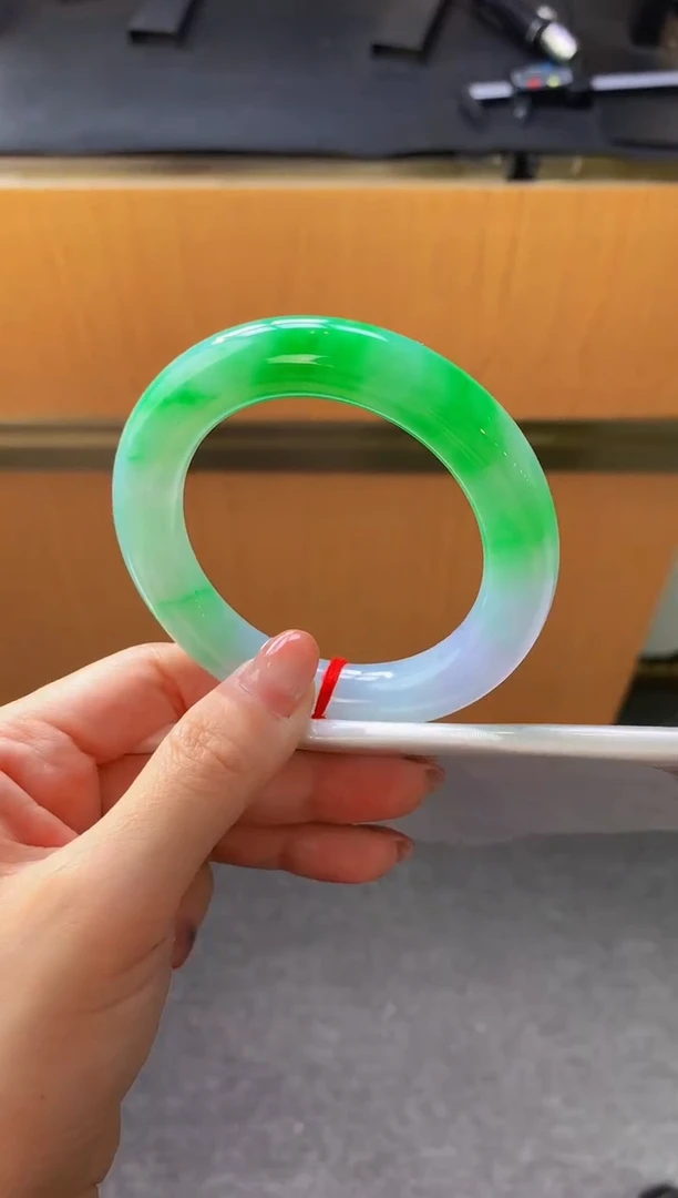 未镶嵌手镯翡翠- C180圈口55.5 全款77万 定金2万