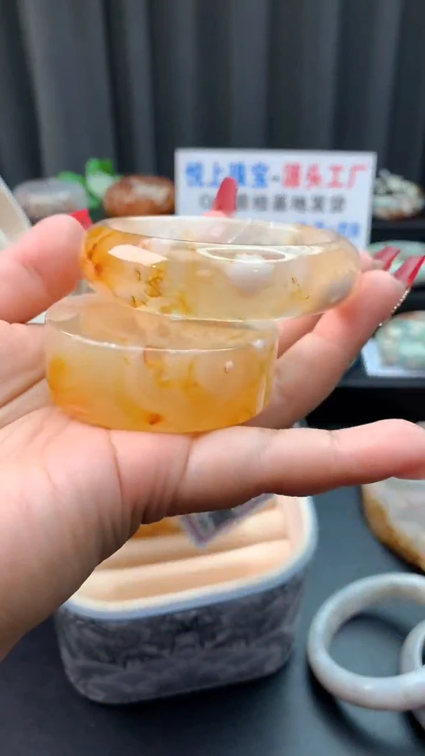 未镶嵌手镯石英质玉（56圈口）赠送镯心