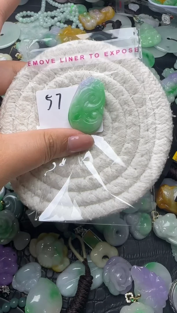 颈饰未镶嵌翡翠缅甸翡翠吊坠