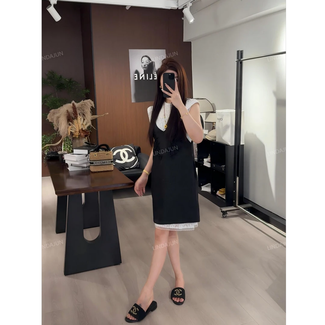 大君君 新款蕾丝重工手工钉珠通勤风时尚套装Q035