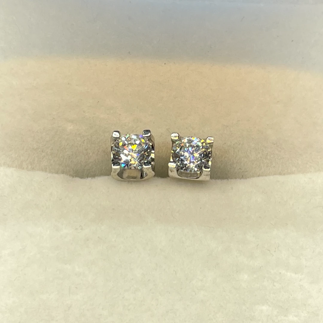 【Vivia】甄选 牛头螺丝耳钉0.5CT