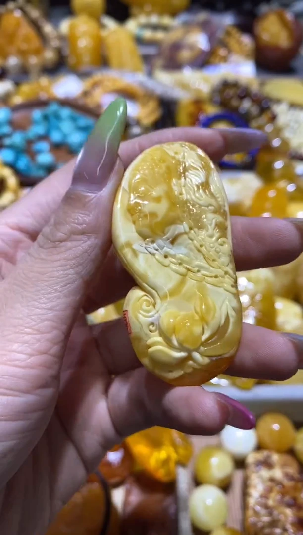 未镶嵌蜜蜡裸石一念之间雕刻吊坠