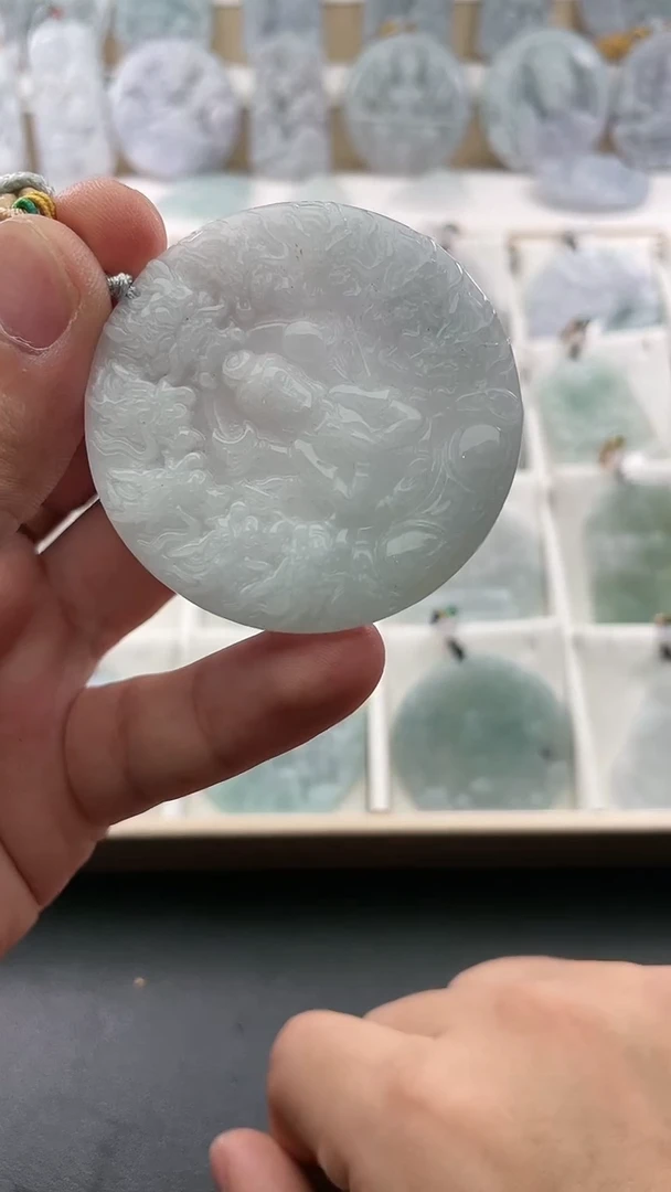 翡翠未镶嵌颈饰..../6/25/171