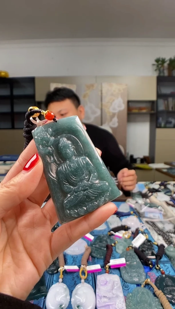 颈饰未镶嵌翡翠 多样性发其一