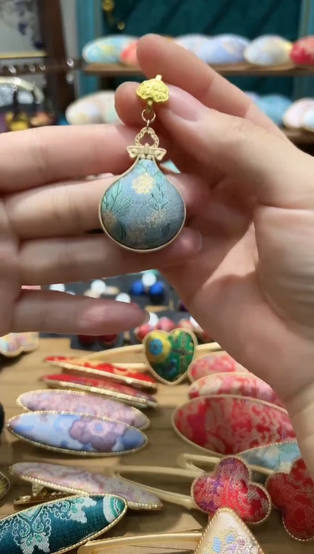 【闪购商品】【一物一拍专车】月下折桂琵琶压襟