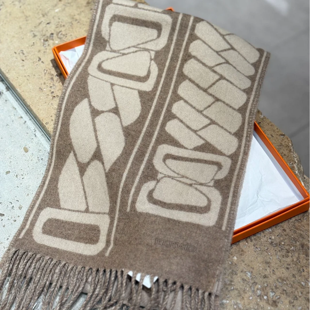 未使用 Hermes/爱马仕 “锁扣叮当” 围巾 100%山羊绒/120612