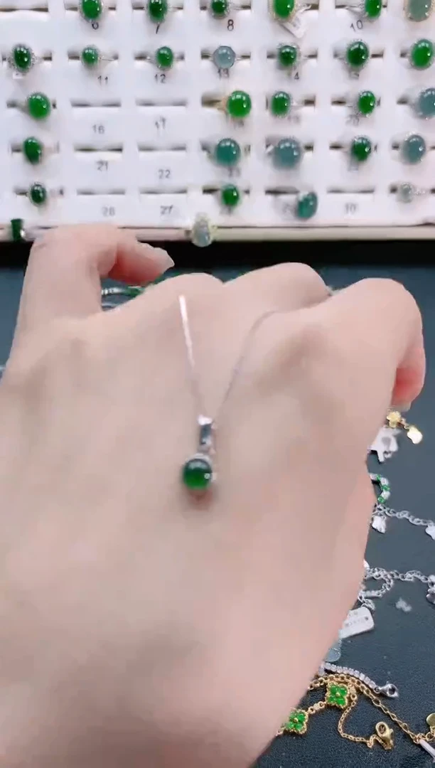 【闪购商品】翡翠颈饰银S925镶嵌天然翡翠