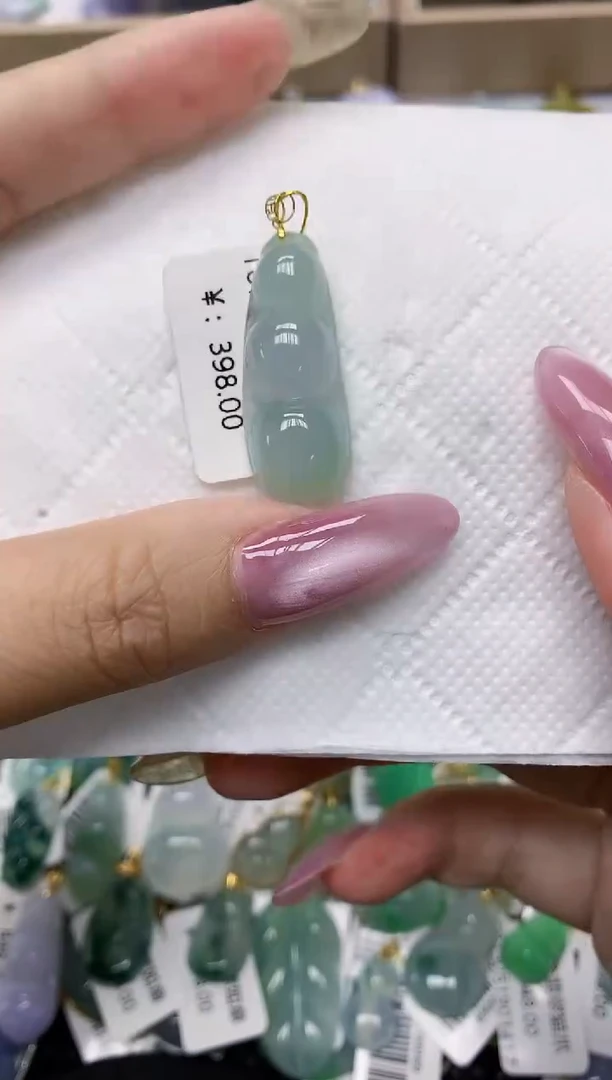 翡翠18K金镶嵌颈饰111111111