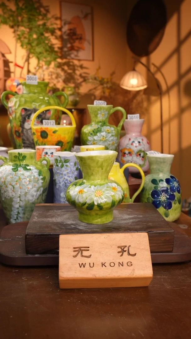 摆件5-23口径8高度14 1-2误差手工手绘有些许色差 完美慎拍