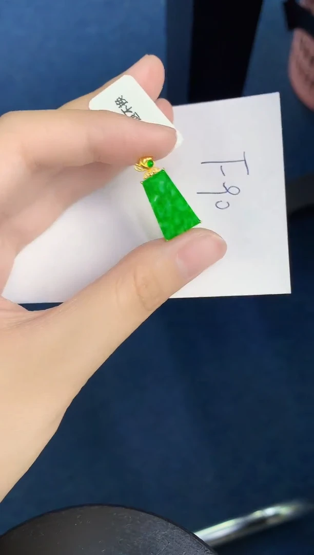 翡翠18K金镶嵌颈饰天然翡翠緬甸A貨