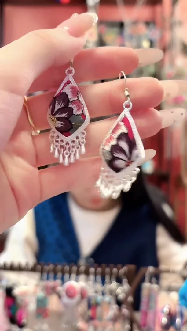 织绣云织谣民族风精美饰品 90