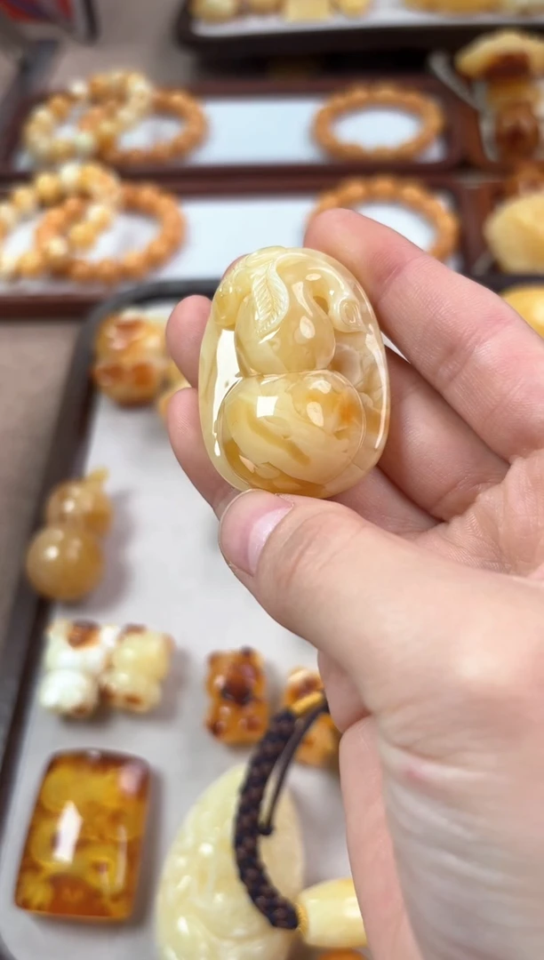 【闪购商品】蜜蜡裸石未镶嵌葫芦