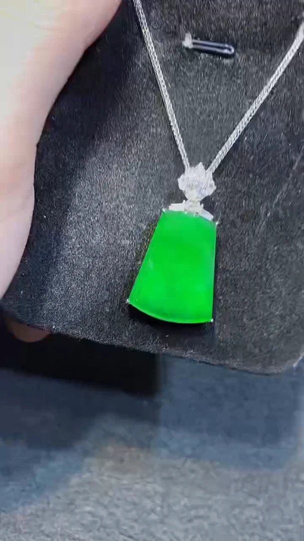 翡翠未镶嵌吊坠(不含链)多样性发货不含链其一