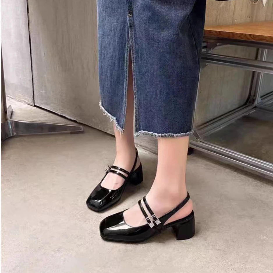 Y522205  新款上新显瘦网红气质百搭时尚休闲设计感包头凉鞋