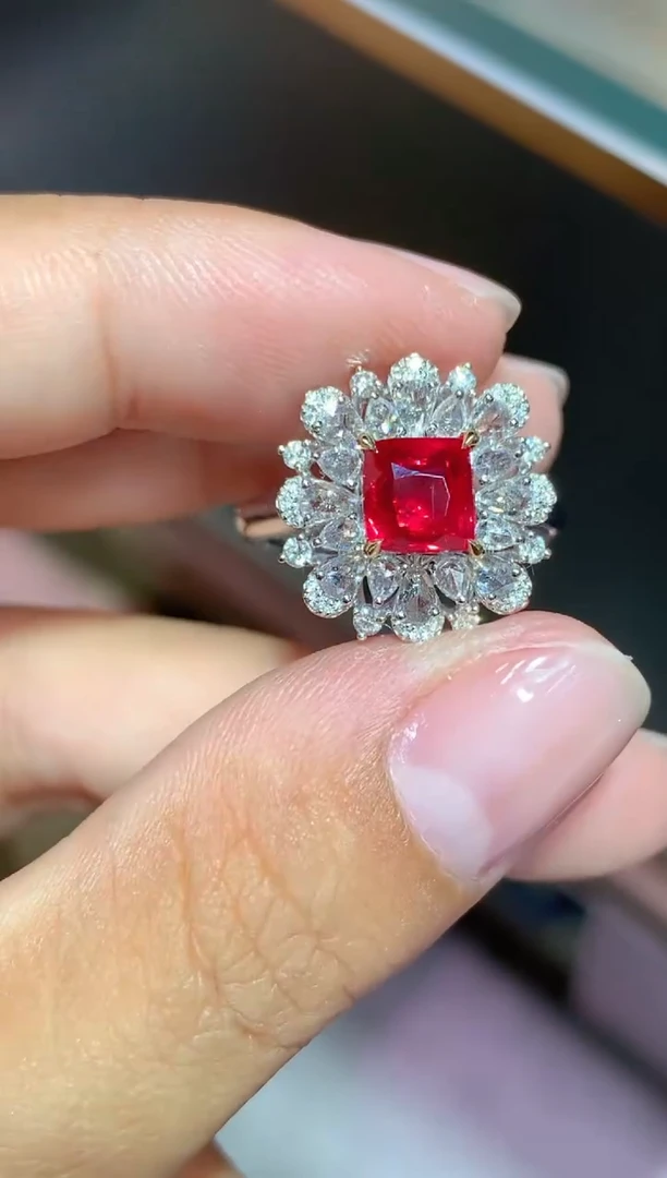 18K金镶嵌戒指红宝石1.53ct 无烧鸽血红