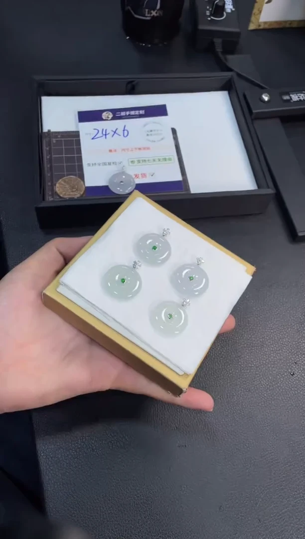 18K金镶嵌挂件翡翠平安扣FL10/多样性发其一CP配绳