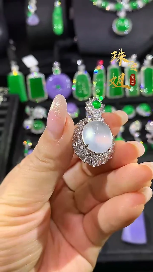 吊坠(不含链)18K金镶嵌翡翠吊坠