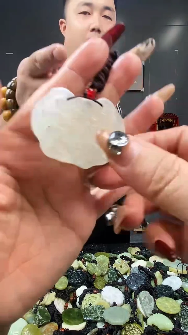 未镶嵌蛇纹石玉其他天然岫玉（多样性发其中之一）