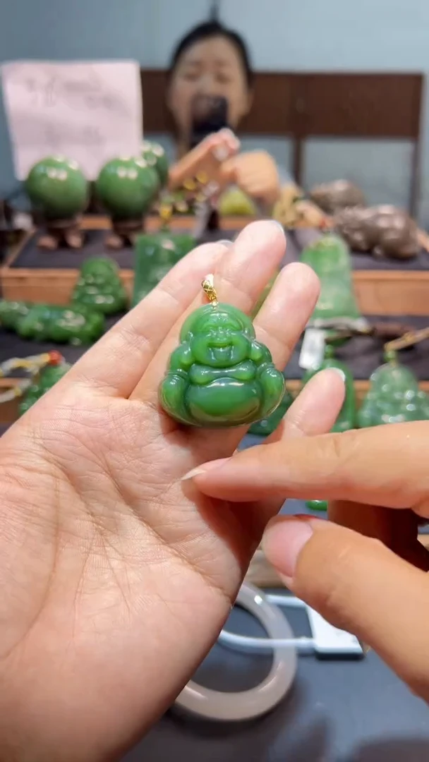 颈饰18K金镶嵌和田玉（碧玉）1
