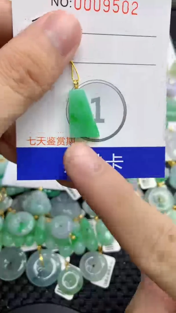 翡翠18K金镶嵌颈饰11111111111